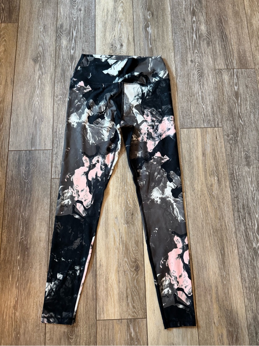 Scorpio Sol Marble Print Leggings in Black, Pink, Gray